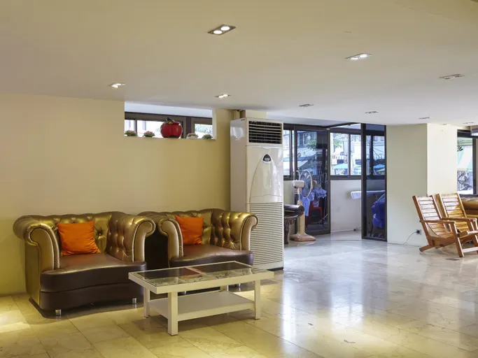 Shared lounge at Au Bon Hostel Bangkok