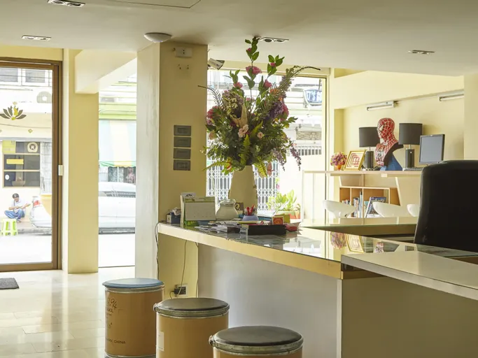Au Bon Hostel reception on Bunsiri Road