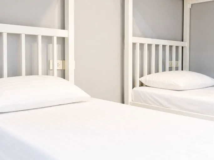 Twin-bed room at Au Bon Hostel Bangkok